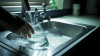 Hoe glazen flessen correct schoon te maken