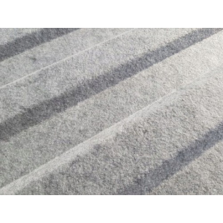 Zelfklevend anticondensvilt onder de metalen plaat 1x1,2m