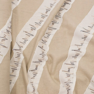 Beige linnen stof met geborduurd patroon 100% linnen 0,5m