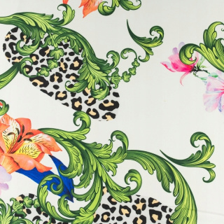 Stof viscose twill ecru glad bloemen patroon 0,5m