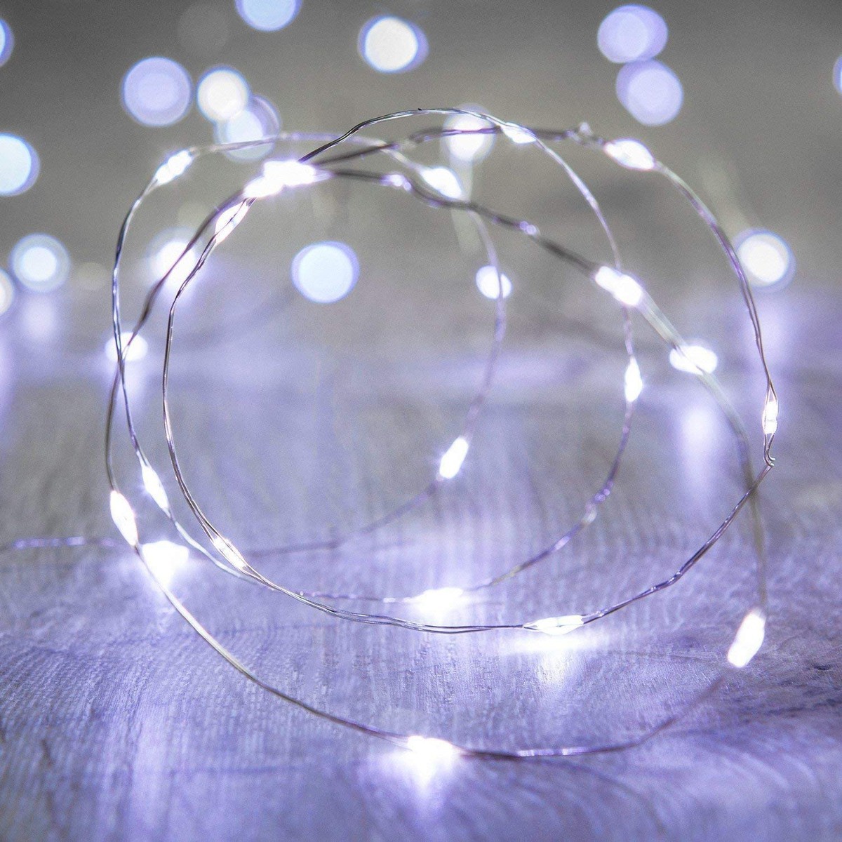 Lichtsnoer met 20 LED lampjes op batterijen koude witte lichtkleur megamix.sk